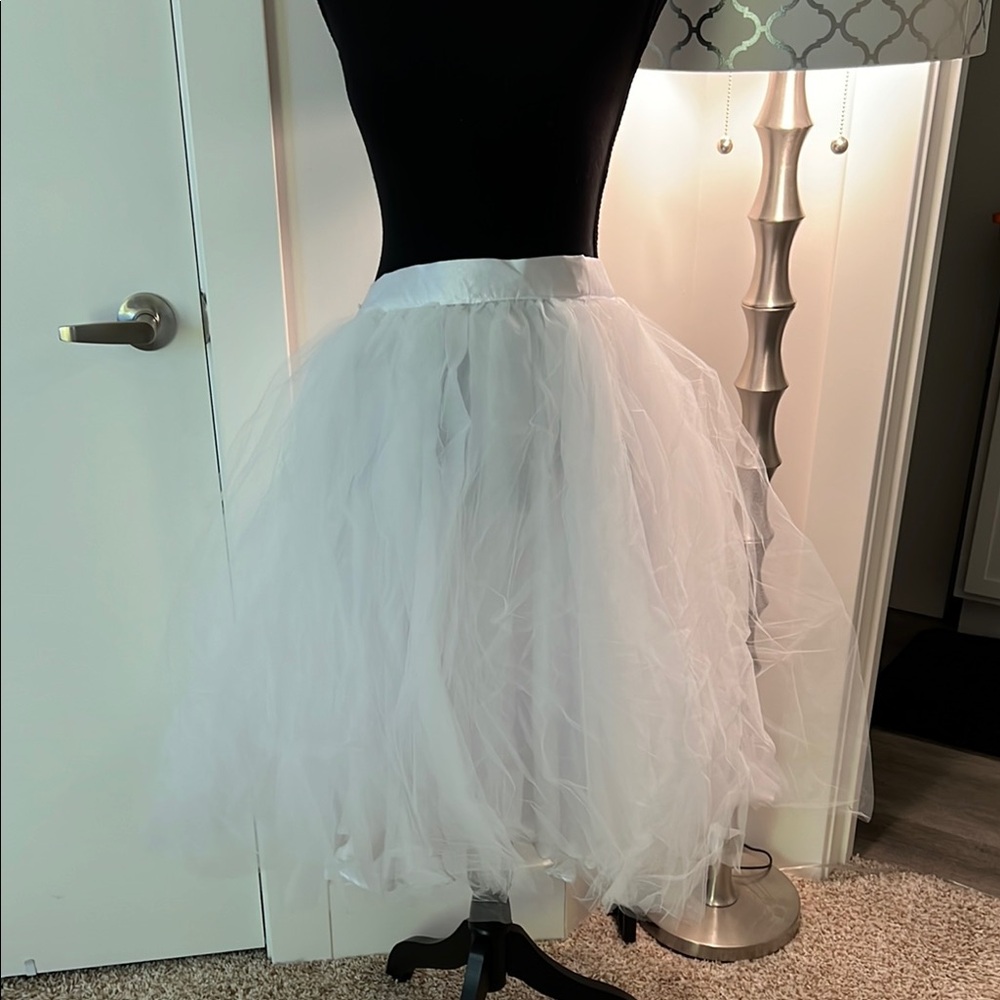 Elegant White Tulle Skirt